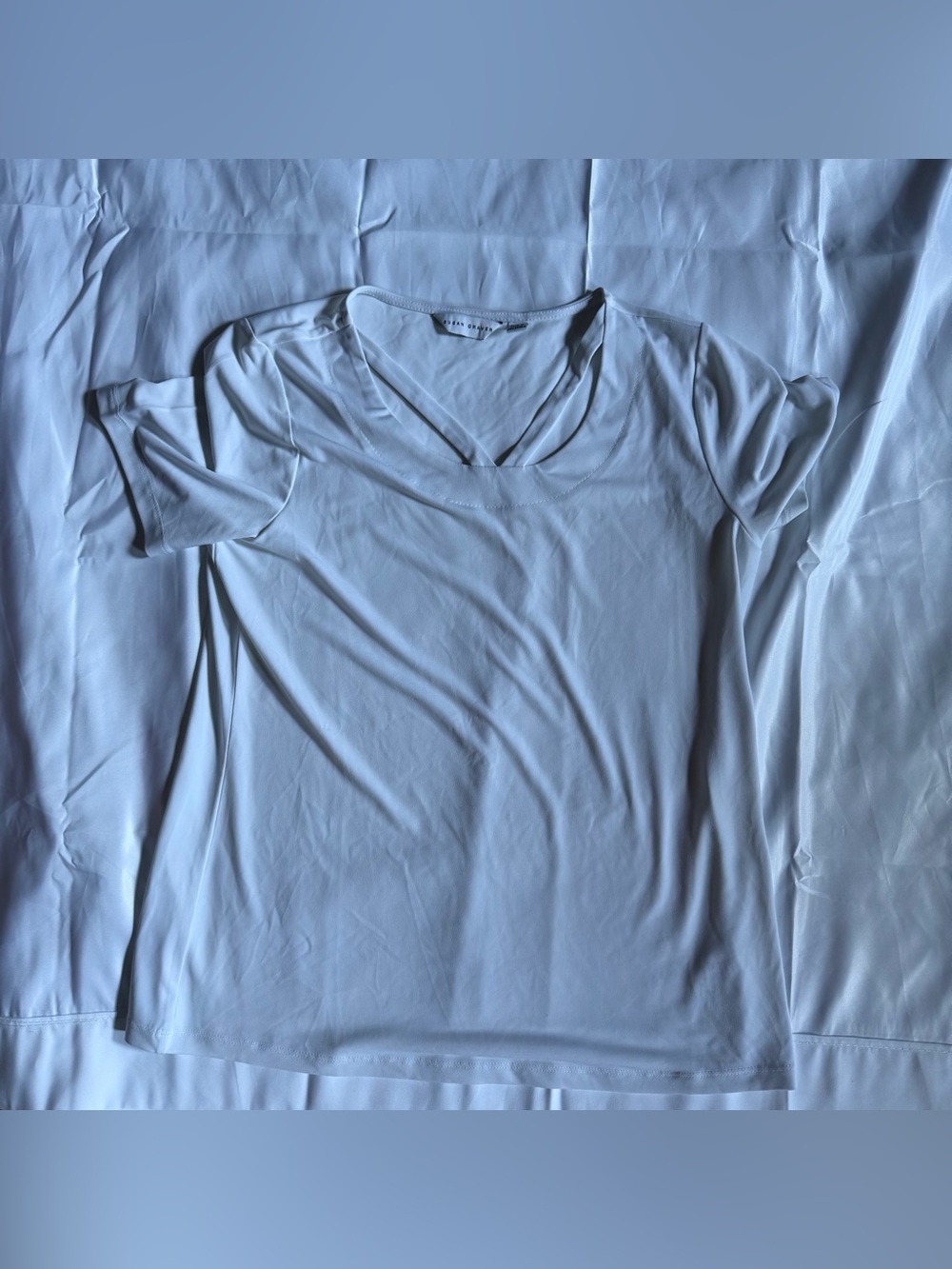 Susan Graver Liquid Knit Short Sleeve Top w/Cut Out Neck Detail small a508715